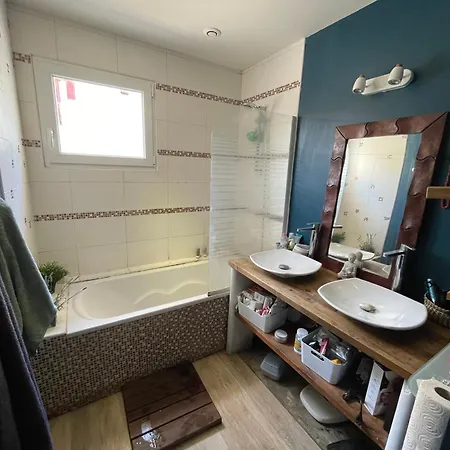 Maison Avec Piscine A Proximite Des Plages Dom wakacyjny Anglet